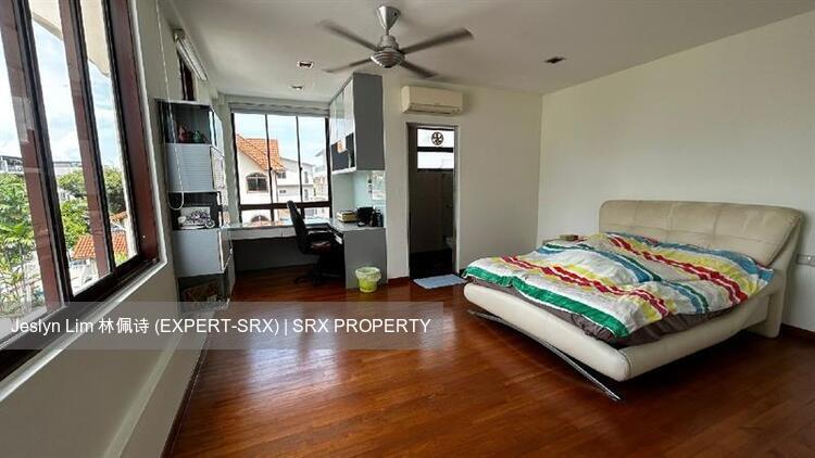 Phillips Avenue (D19), Semi-Detached #572769681
